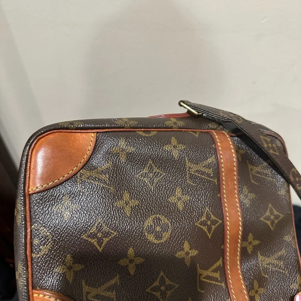 Louis Vuitton Brown Monogram Messenger Bag with Leather Trim - Picture 2 of 5